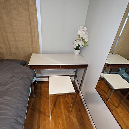 Private Room In 4 Bedroom Ground Apartment Near Subway Nueva York Exterior foto