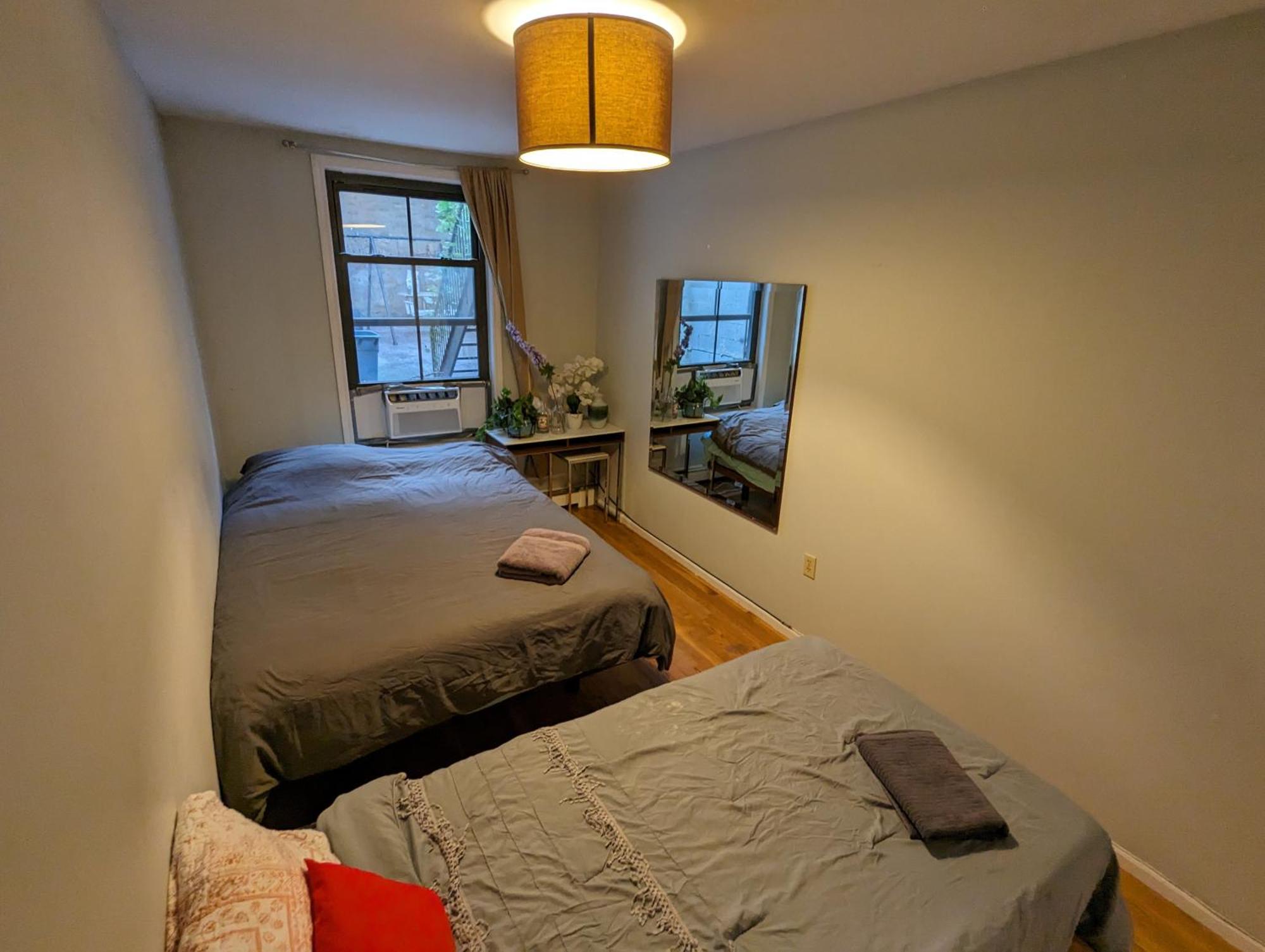 Private Room In 4 Bedroom Ground Apartment Near Subway Nueva York Exterior foto
